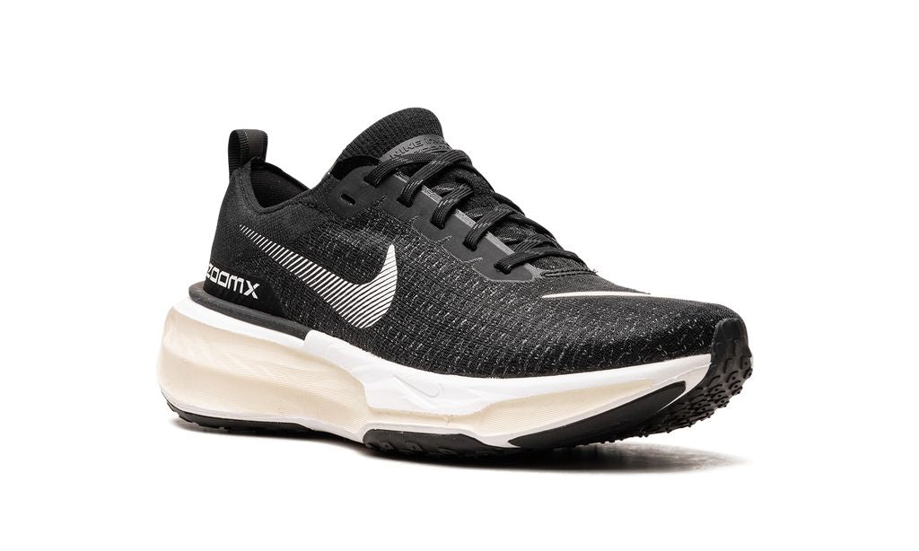 NK Zoom X Invincible Run 3 Schwarz Weiß