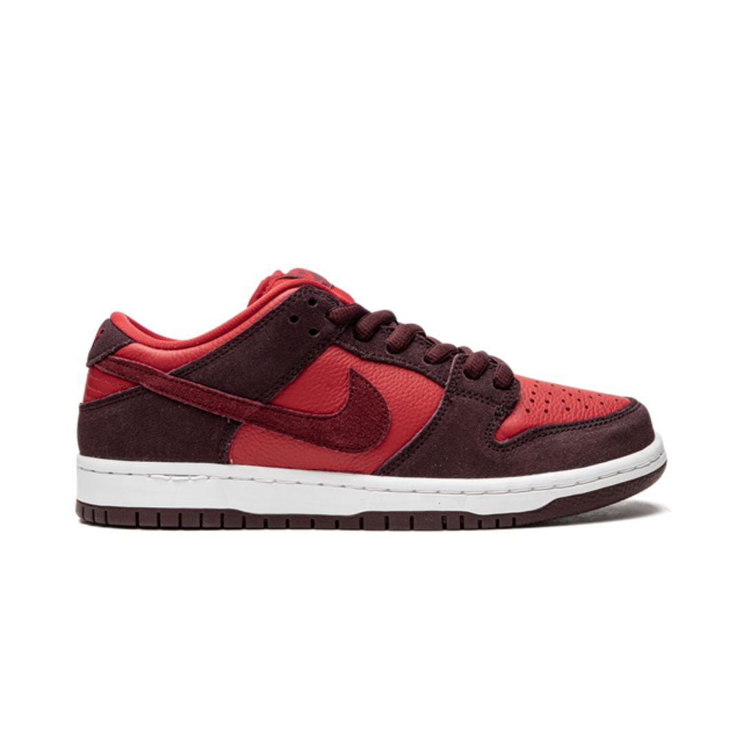 NK SB Dunk Low Cherry 