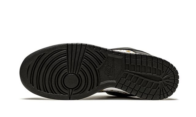 NK SB Dunk Low Supreme Stars Schwarz 
