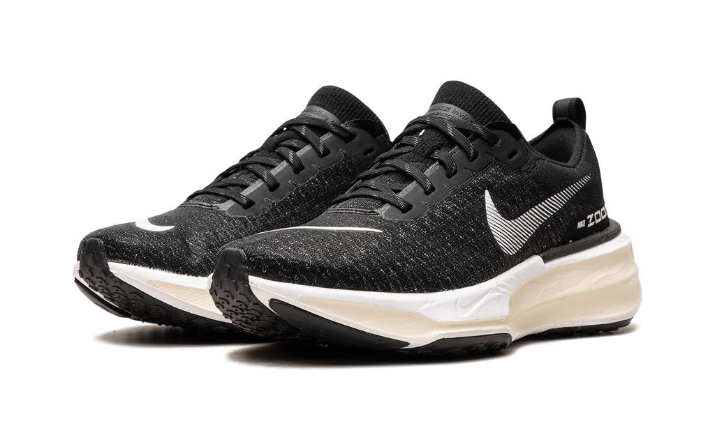 NK Zoom X Invincible Run 3 Schwarz Weiß 
